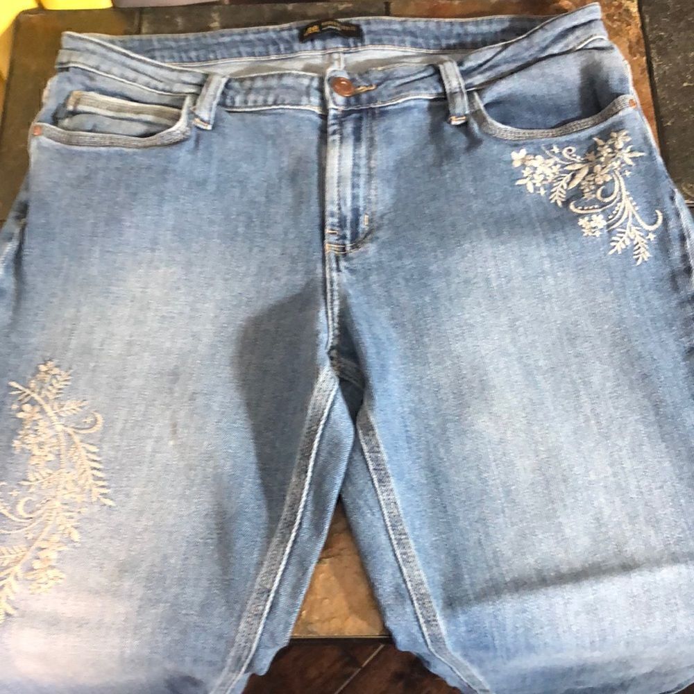 Lee Modern Series Women's Jeans mid-rise fit light wash embroidered size 14M